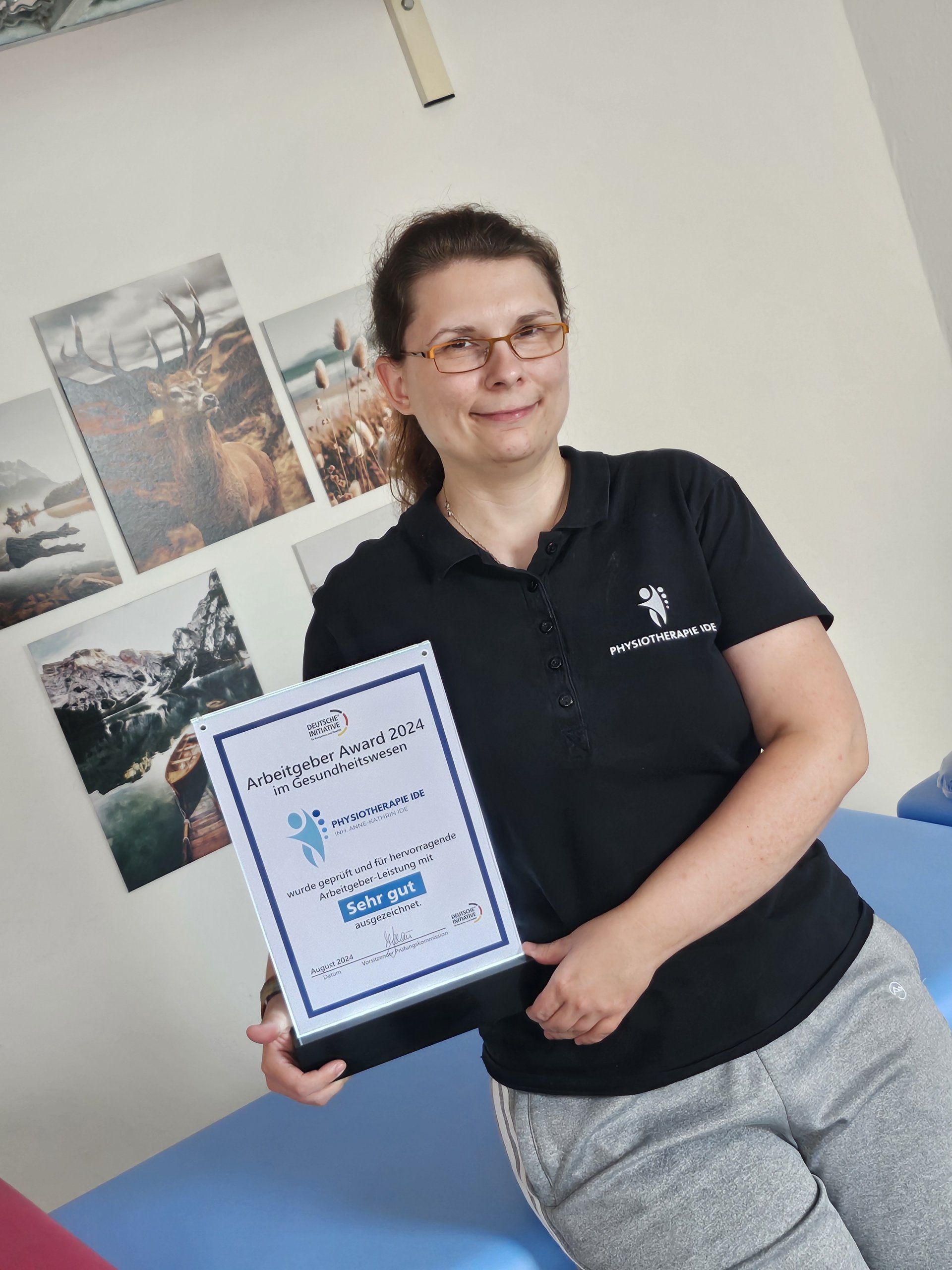 Physiotherapie Ide Inhaberin mit Arbeitgeber-Award Zertifizierung
